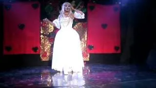 K'Pricho Noumark (The White Queen) en Alice in Wonderland Show at Backstage Ponce