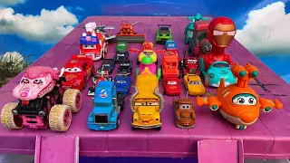 Clean up muddy minicars & disney car convoys! Play in the garden #101