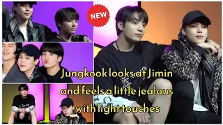 #jikook Jungkook looks at Jimin and feels a little jealous with light touches🤣🤣 #kookmin