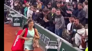 Emma Raducanu won her first match | Fans & Crowd Cheers for Emma | Emma vs Linda | French Open 22