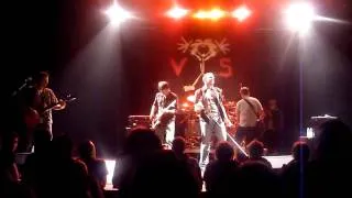 Versus (Pearl Jam Tribute) - Alive (Live In Montreal)