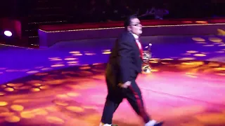 Le Clown Totti à la trompette dans "Dingue ! le nouveau spectacle du Cirque Bouglione