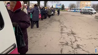 29.12.2022 r. Четверг. Раздача хлеба пенсионерам. Виталий Хомич. Ровно, Відвага.