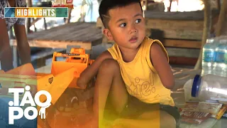 'Tao Po': Batang walang mga kamay, katuwang ng ina sa paghahanap-buhay