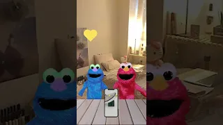 Elmo red & Elmo blue... 😅 - Elmotube #shorts #funny