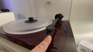 Pro-Ject Xpression Carbon UKX Ortofon 2M Blue Acrylic Platter Power IT PSU Review 2 Song Playlist.