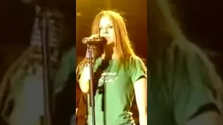 Basket Case (Cover Green Day) (Live in Dublin 2003)/Avril Lavigne.