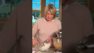 How to Make Martha Stewart's Peanut Butter and Jelly Bars #shorts