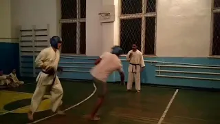 Sparing. Kyokushin vs street boy