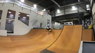 Poser Skateboarder tries mega ramp for the first time