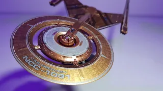 Building the Polar Lights USS Discovery NCC-1031