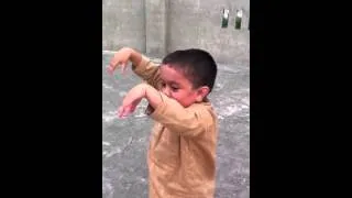 Video Original del Niño hindú bailando electro