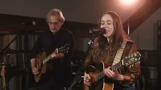 Sarah Jarosz - Pay It No Mind - Live Performance from World on the Screen