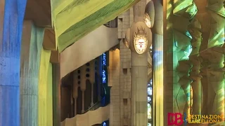 La Sagrada Familia interni e colori dell'opera che termineraà nel 2026