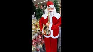 Papai Noel tocando Saxofone - 1,80 metro de altura.