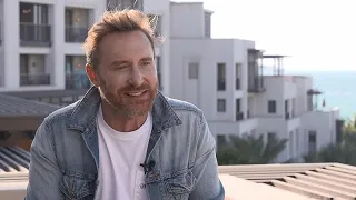 Guetta au sommet de Burj Al Arab : "C'est ma vie de faire danser les gens"