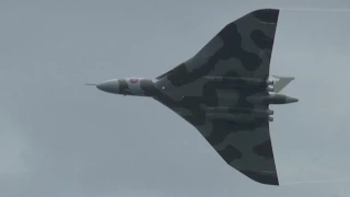 Vulcan XH558 Flies over Coventry Airport for the last time.