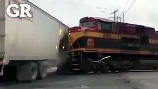 Embiste tren a tráiler en San Nicolás | Monterrey