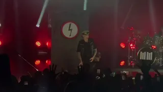 Marilyn Manson performs The Beautiful People, LIVE