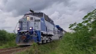 Trem parando na subida e depois partindo direto da rampa