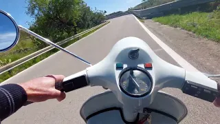 Breve giro in vespa px 125(dr 177)on board nei tornanti in salita  del tratto del fusco a Sortino.