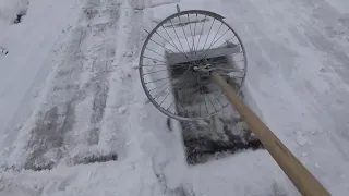 Снеговая лопата для пешеходных дорожек. Snow shovel for footpaths.