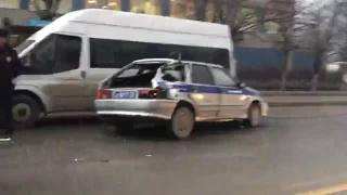 Патрульная машина протаранила маршрутку в Новороссийске (видео)