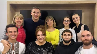 Mama a întîlnit oaspeții la Negureni / Emilian Crețu