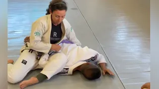 Omoplata from mount. BJJ. Brazilian Jiu Jitsu