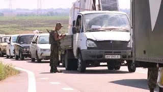 Residents near Donetsk told to leave as fighting closes in