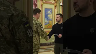 Президент вручив сертифікати на квартири Героям України та їх родинам #зеленський #новини #українці