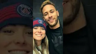 Neymar with the PSG reporter 🥶