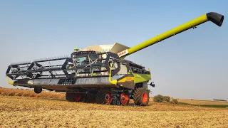 Ope, looky there, It’s a Claas Combine!