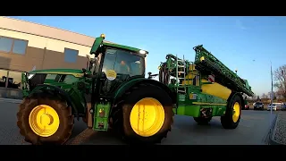 John Deere 6R. Stare Pole.