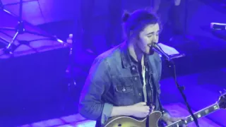 Hozier "Blackbird (The Beatles cover)" - Live @ Folies Bergère, Paris - 22/01/2016 [HD]