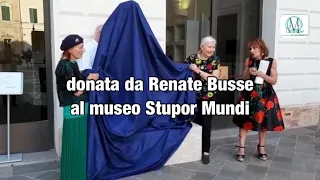 JESI, La scultura dipinta  "Kaiser Friedrich II" donata da Renate Busse al museo Stupor Mundi