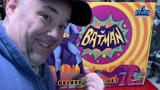 Quick unboxing & look at at Mezco 66 Batcave