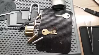 Vintage Eagle padlock gutted, How to Gut simple instructions are below so you don't make mistakes.