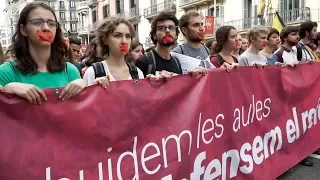 Тысячи студентов вышли на улицы Барселоны на манифестацию за независимость