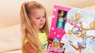 Диана открывает Адвент календарь с Барби и Одеждой для пяти разных профессий Куклы Барби