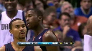 Michael Kidd-Gilchrist Twohanded Dunk over VC