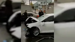 Двое водителей пострадали в тройном ДТП возле завода в Волгограде