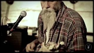 Seasick Steve  Don t Know Why She Love Me But She Do    AllSaints Basement Sessions HD