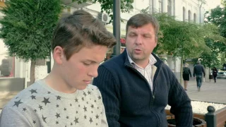 Сергей Будков в роли отца. Сцена из сериала Школа. 3 эпизод