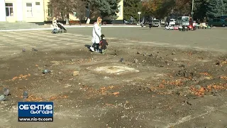 Об'єктив 29 10 21 У Первомайську на центральній площі знесли кам’яну глибу демонтованого постаменту