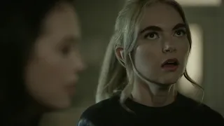 Legacies 4x05 Lizzie and Josie are pulled out of Alaric's mind