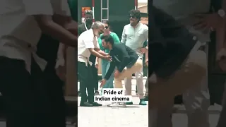 Ranbir touches SS Rajamouli foot