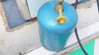 Remplir sa bouteille de propane, butane, avec du GPL a la station ! C'est facile, pratique, pas cher