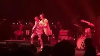 The Last Shadow Puppets Cover The Beatles "I Want You (She's So Heavy)" Los Angeles - April 20, 2016