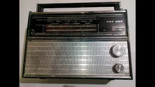 Разборка радиоприемника VEF 202 1976г. Золотые и серебряные радио детали, медь и другие металлы.